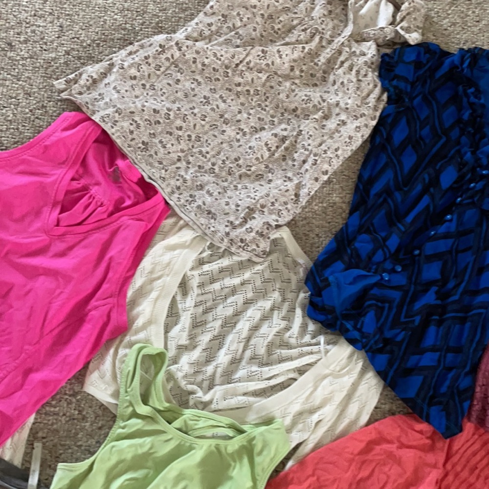 Random Clothes Bundle Size Medium - image 8